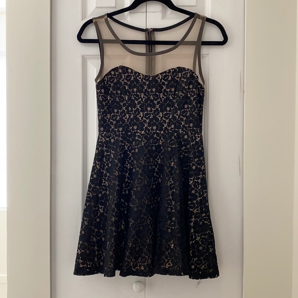 Black lace mesh dress - Picture 1 of 2